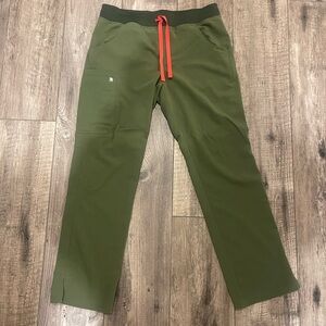 Figs Kade Cargo Scrub Pants. Dark Green. Medium.